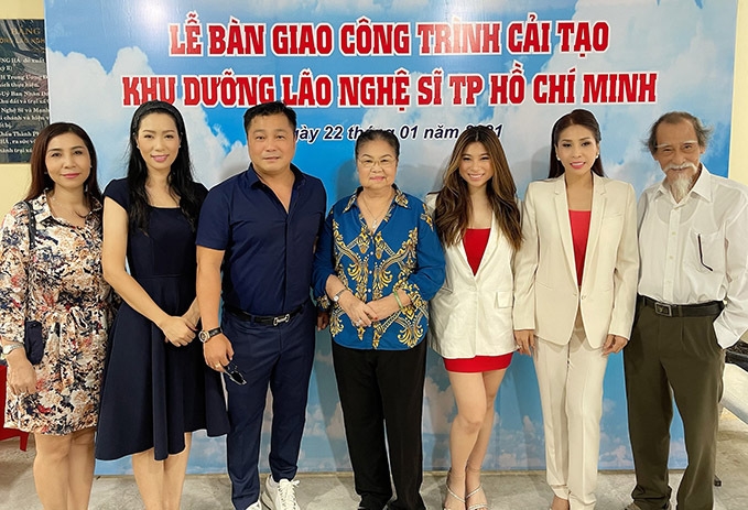 Tin tức giải trí mới nhất ngày 25/1: Trịnh Kim Chi cùng gia đình Lý Hùng tu sửa Viện dưỡng lão nghệ sĩ