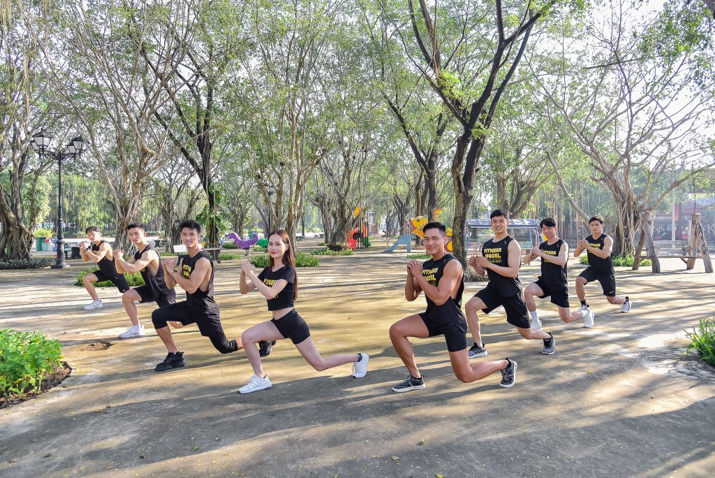 Thí sinh Vietnam Fitness Model 2021 cuồn cuộn cơ bắp… gói bánh tét