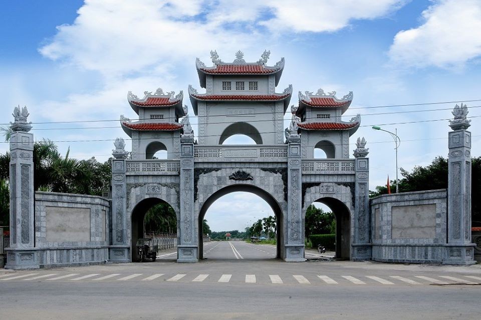 Cổng tam quan ngoại Đền Hai Bà Trưng