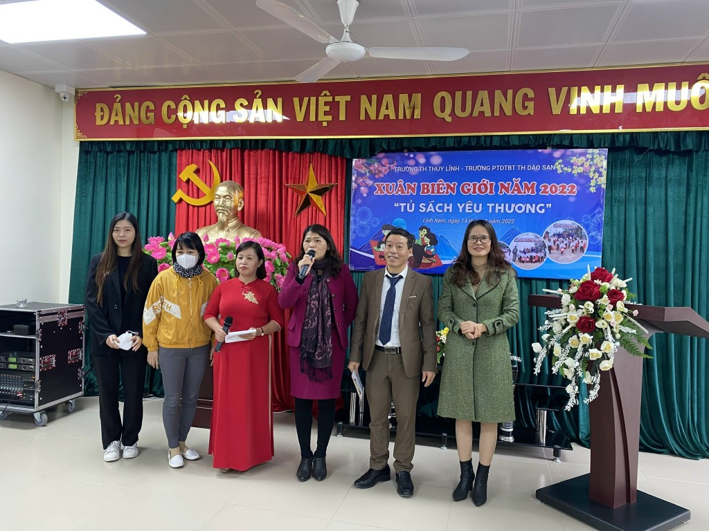 Trường Tiểu học Thuý Lĩnh (quận Hoàng Mai, Hà Nội) tổ chức chương trình Xuân biên giới năm 2022 với chủ đề “Tủ sách yêu thương”