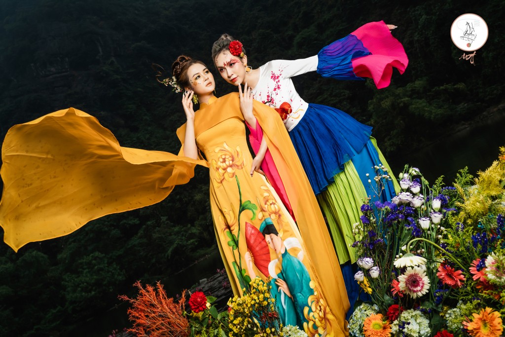 NTK Thạch Linh “vẽ” cả vườn hoa xuân với BST áo dài “Mùa Tết”