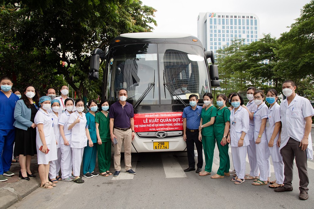 Y bác sĩ Hà Nội lên đường vào Nam giúp sức chống dịch