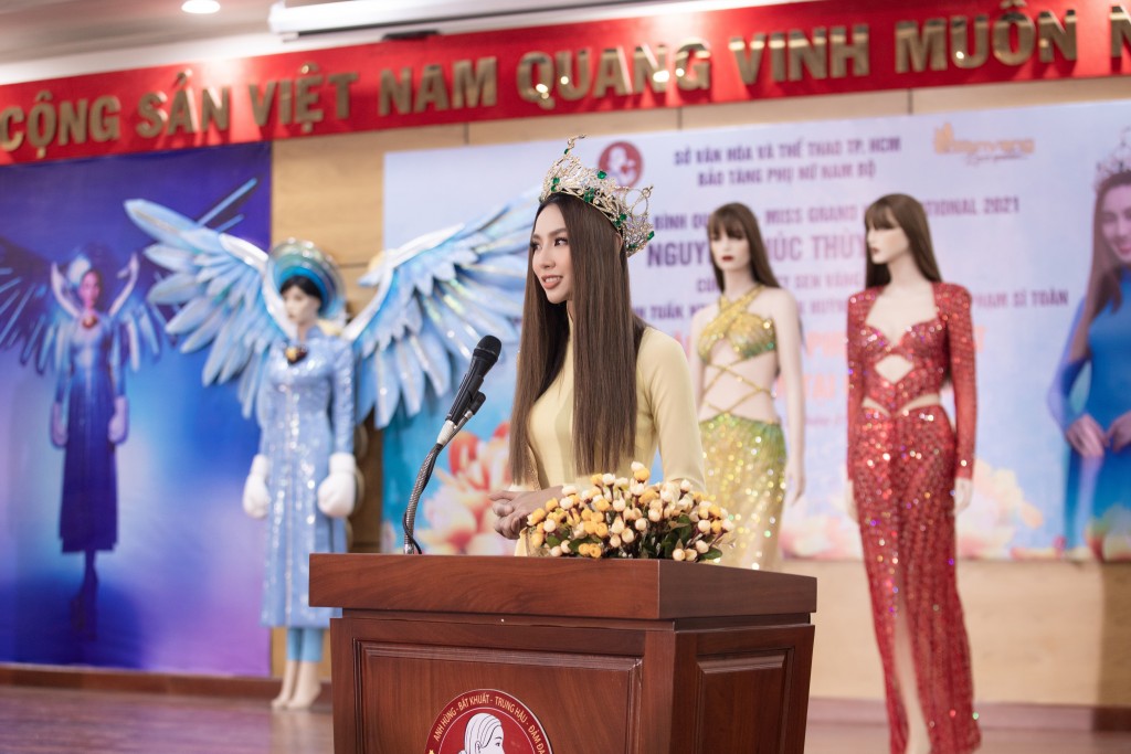 Hoa hậu Thùy Tiên phát biểu tại buổi lễ