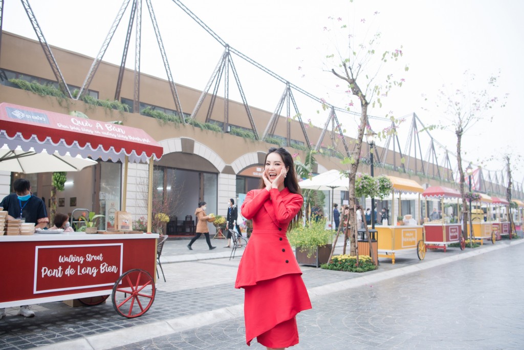 Loạt “bóng hồng” nhà Đài check-in tại Đường hoa Home Hanoi Xuan