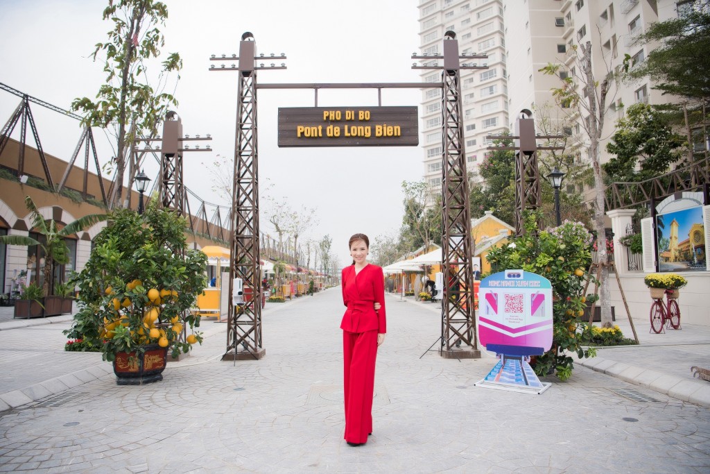 Loạt “bóng hồng” nhà Đài check-in tại Đường hoa Home Hanoi Xuan