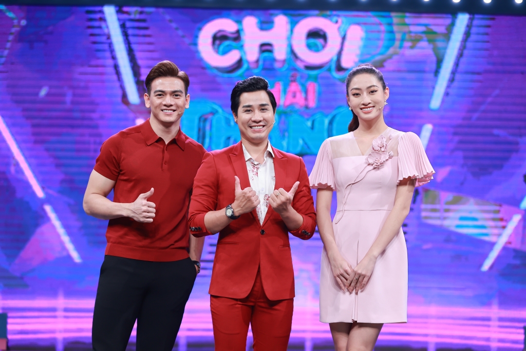 Từ trái qua: Lê Xuân Tiền, MC Nguyên Khang, Hoa hậu Lương Thùy Linh