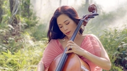 Tin tức giải trí mới nhất ngày 23/2: Mỹ Lệ hát và chơi cello trong “khu vườn bí mật”