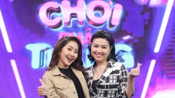 Bắt cặp cùng Tường Vi, Lê Khánh hóa “bà tiên”, tặng tiền cho nhân vật trước khi chơi gameshow