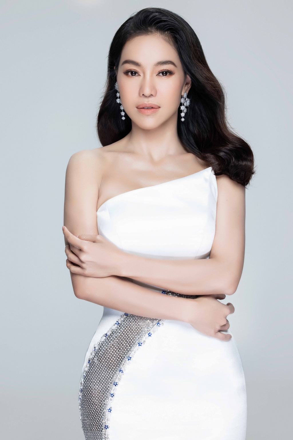 Dàn Hậu lộng lẫy trong bộ ảnh khởi động Miss World Vietnam 2021