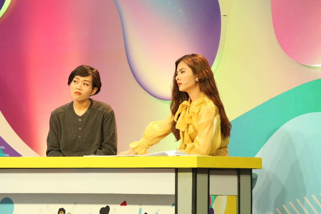 Vân Trang (bên phải) và Phương Anh Idol