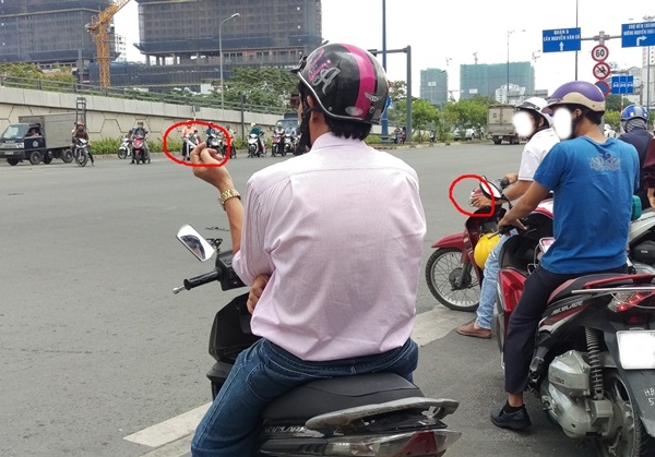 Tình trạng người đi đường phải hút thuốc lá thụ động như thế này cũng đã giảm bớt khá nhiều