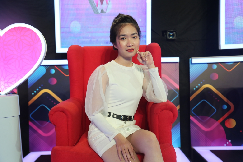 Tố Linh hiện là nhân viên marketing