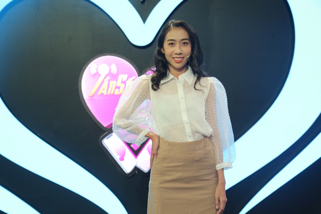 Tuyết Thanh hiện đang là diễn viên, cô nàng cũng tích cực thả thính Đình Tài dù mới lần đầu chạm mặt. Tuyết Thanh táo bạo hỏi Đình Tài: “Có chiếc bánh nào có vị của anh không?”