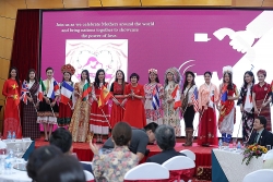 Lần đầu tiên Đại nhạc hội văn hóa âm nhạc quốc tế "Thế giới hát về Mẹ" được tổ chức