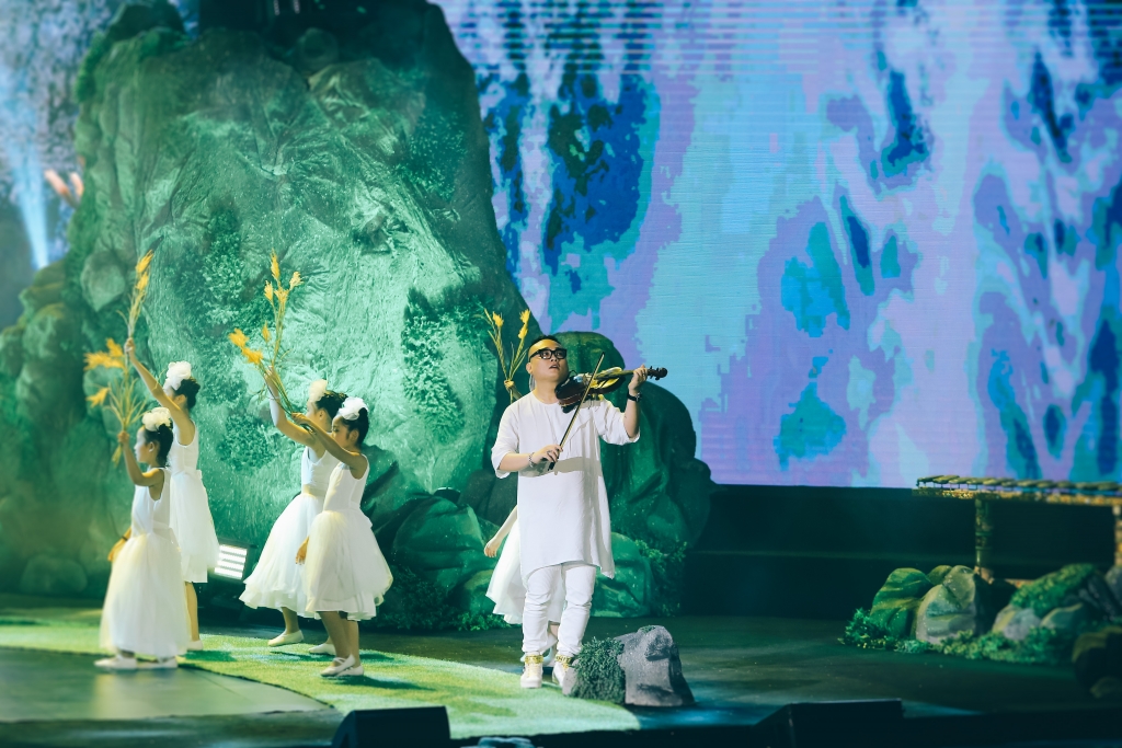 Nghệ sĩ violin Minh Trường mang đến bài ca về sự sống, sự sinh sôi của nền văn minh lúa nước Nghệ sĩ violin Minh Trường mang đến bài ca về sự sống, sự sinh sôi của nền văn minh lúa nước