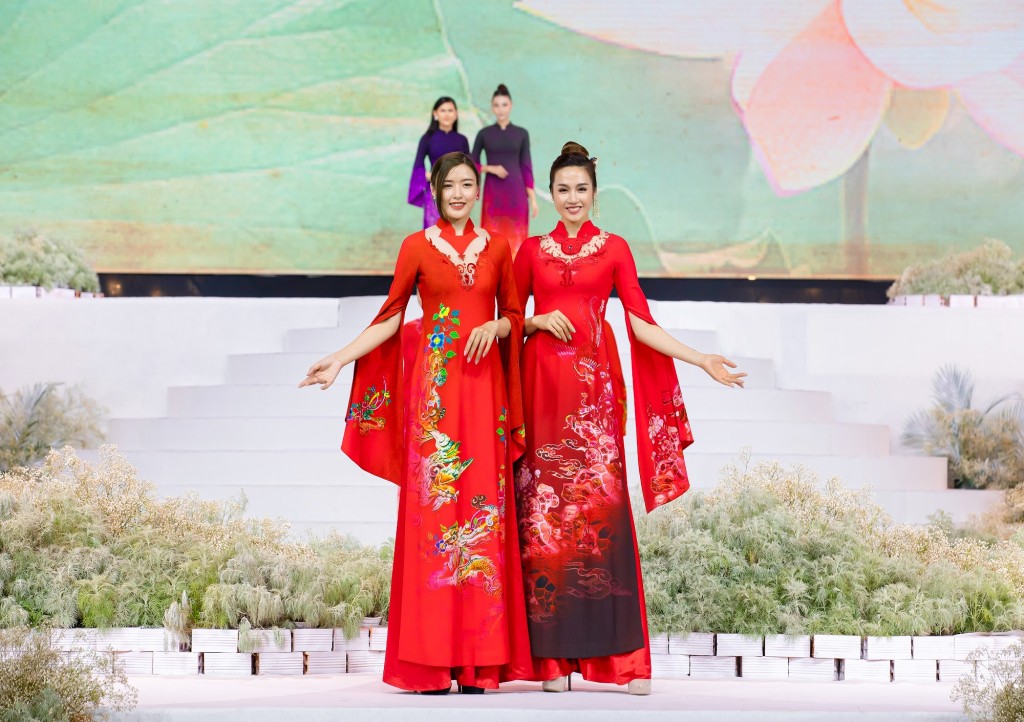 BST khảm gốm “Bát Nhã” của NTK nữ người Tày gây tiếng vang tại Lễ hội áo dài TP HCM
