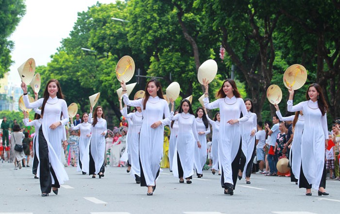 Tự hào những phụ nữ Hà Nội anh hùng, đảm đang, nhân văn