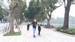 Để phố đi bộ hồ Hoàn Kiếm đón những bước chân vui...