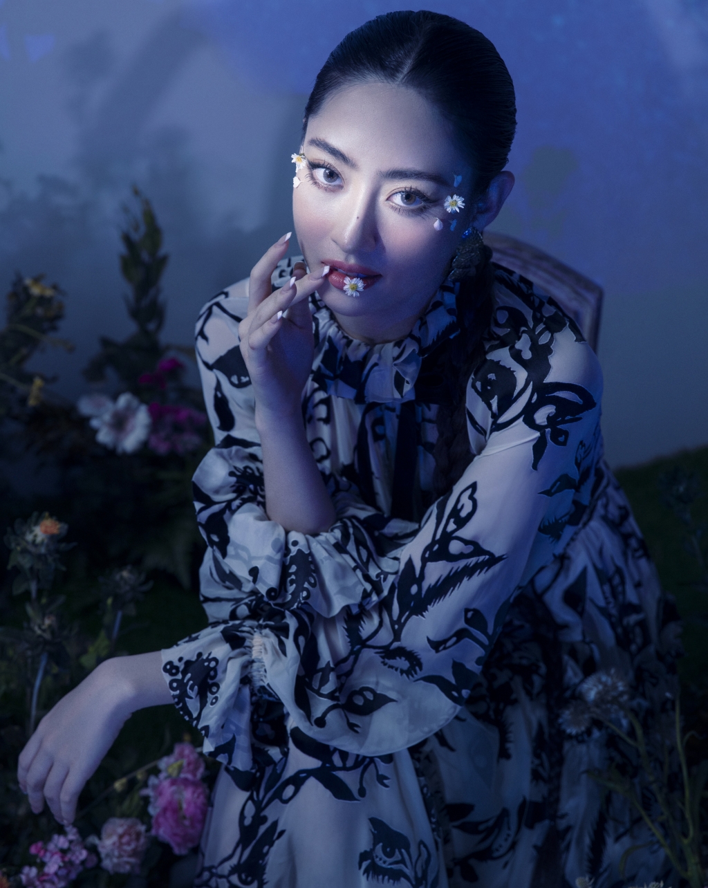 Hoa hậu Lương Thuỳ Linh hoá nàng thơ trong bộ ảnh mới