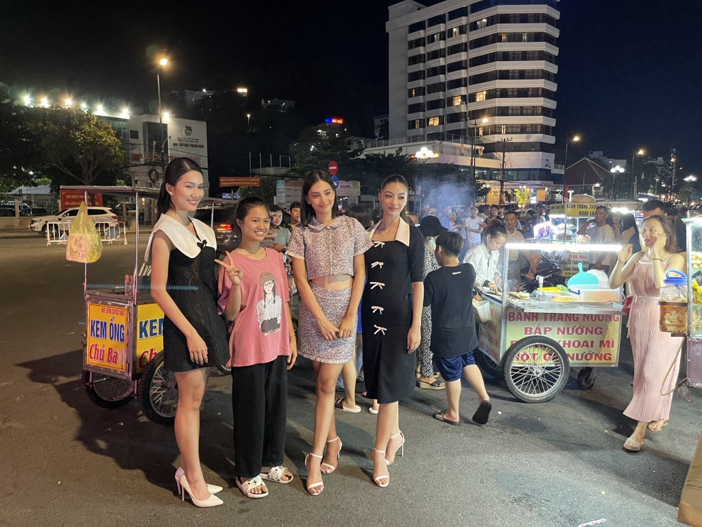 Tin tức giải trí mới nhất ngày 27/4: H'Hen Niê bị chê “làm màu” khi đi xe khách từ quê xuống TP Hồ Chí Minh