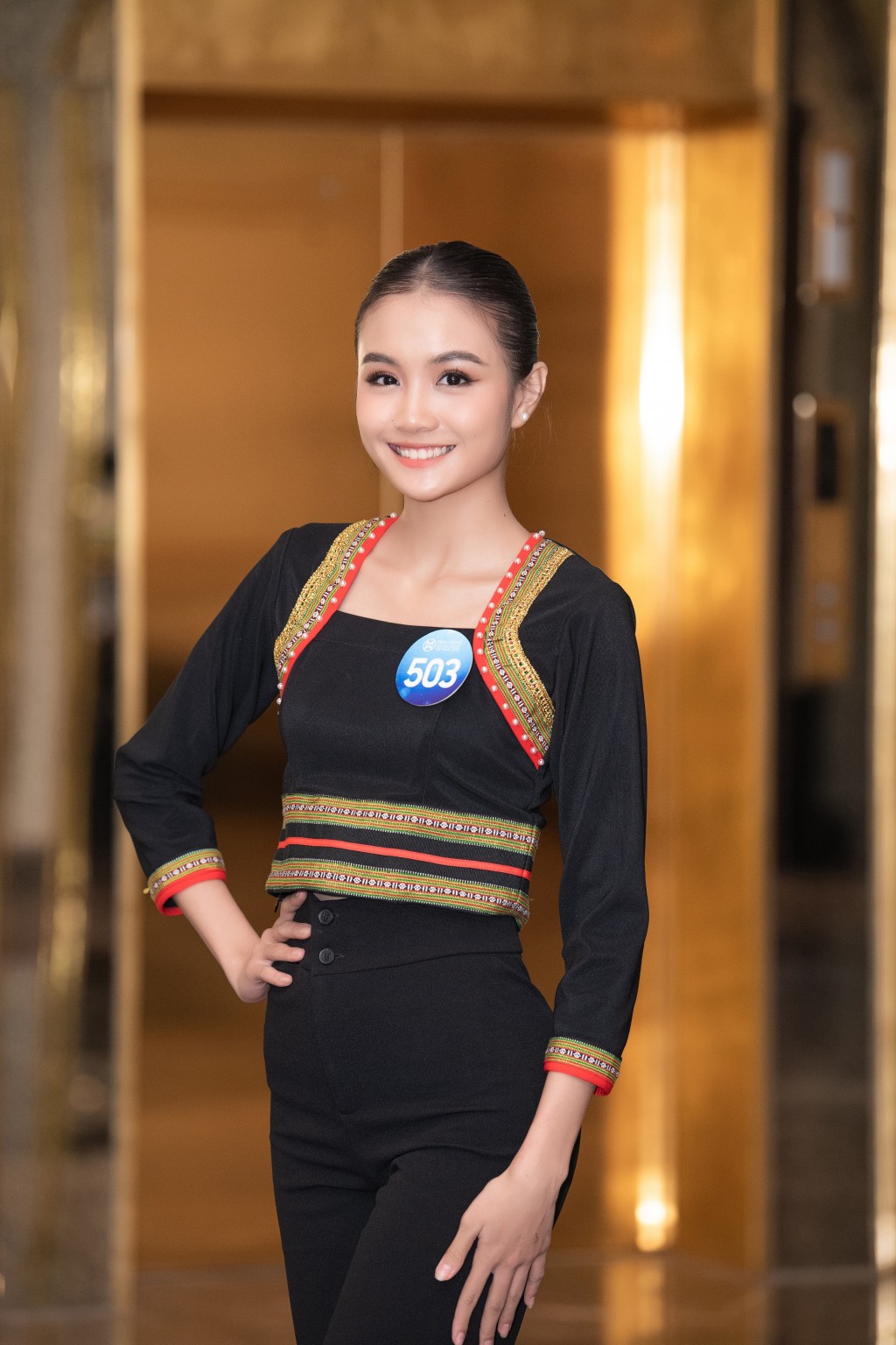 Miss World Vietnam 2022 thuyết trình bằng ngoại ngữ trong phần thi 