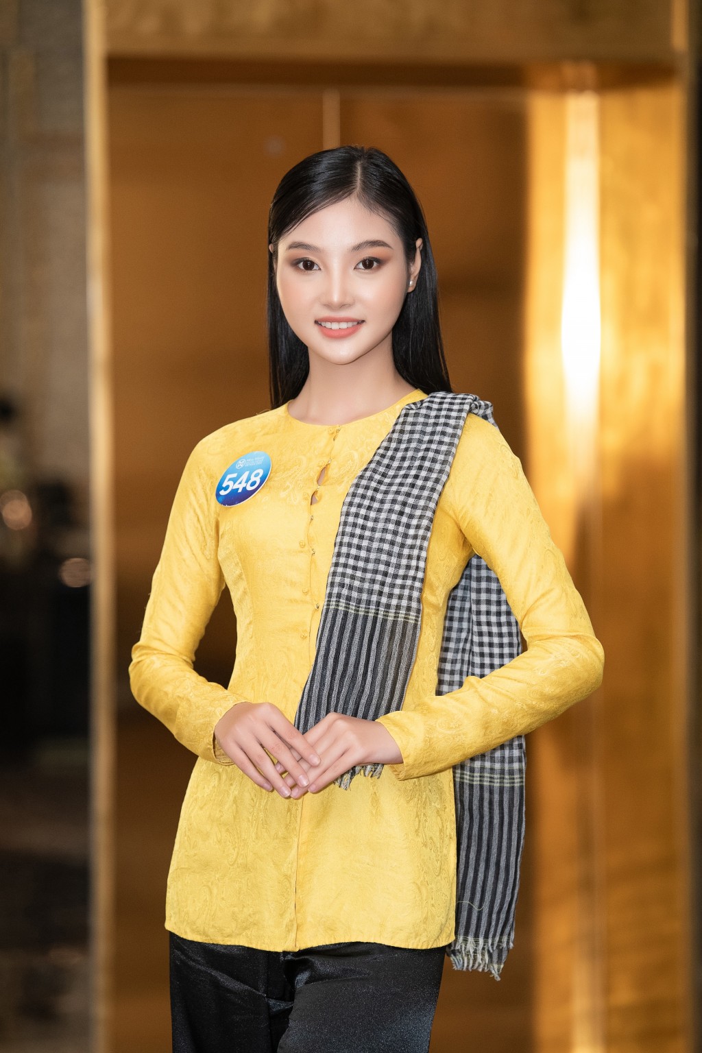 Miss World Vietnam 2022 thuyết trình bằng ngoại ngữ trong phần thi 