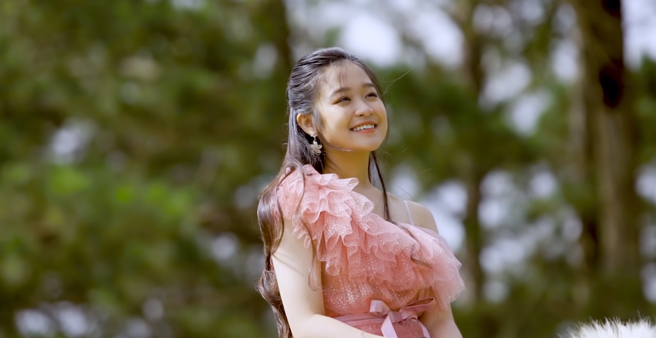 Hình ảnh ngọt ngào của Bảo Ngọc trong MV mới.