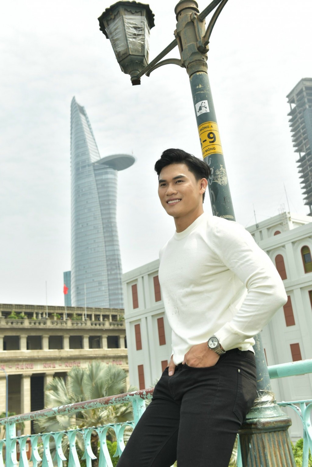 Vietnam Fitness Model 2021 Hữu Anh gợi ý phong cách thanh lịch dạo phố
