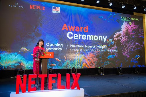 Bà Moon Nguyệt Phillips, Giám đốc Chính sách công khu vực Đông Nam Á của Netflix phát biểu tại lễ trao giải