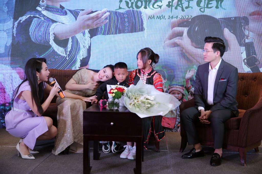 Quán quân Sao mai Lương Hải Yến gây xúc động với MV về những em nhỏ vùng cao khó khăn