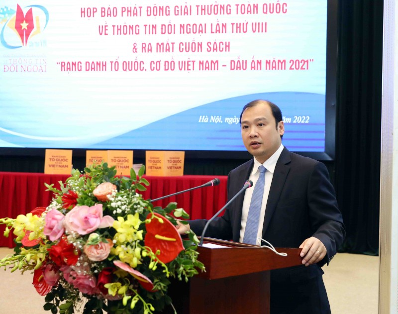 Đồng chí Lê Hải Bình, Phó Trưởng ban Tuyên giáo Trung ương, Phó Trưởng ban Thường trực Ban Chỉ đạo Công tác thông tin đối ngoại phát biểu tại buổi họp báo