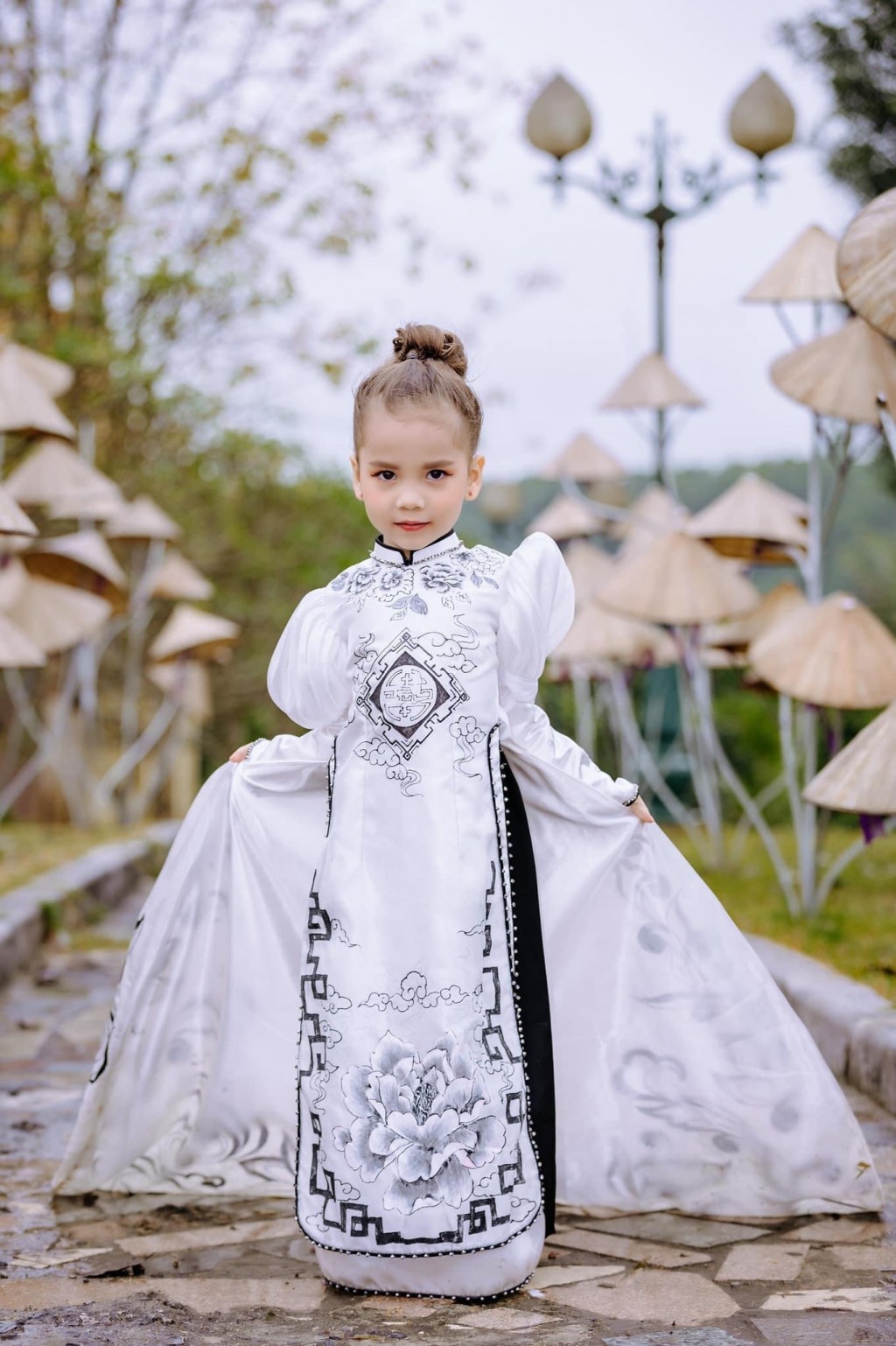 Elizabeth Nguyễn - mẫu nhí triệu view trong làng thời trang trẻ em Việt
