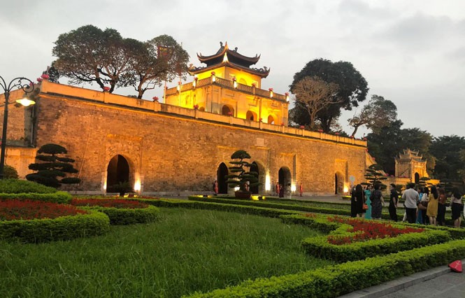 Tour đêm “Giải mã Hoàng thành Thăng Long”