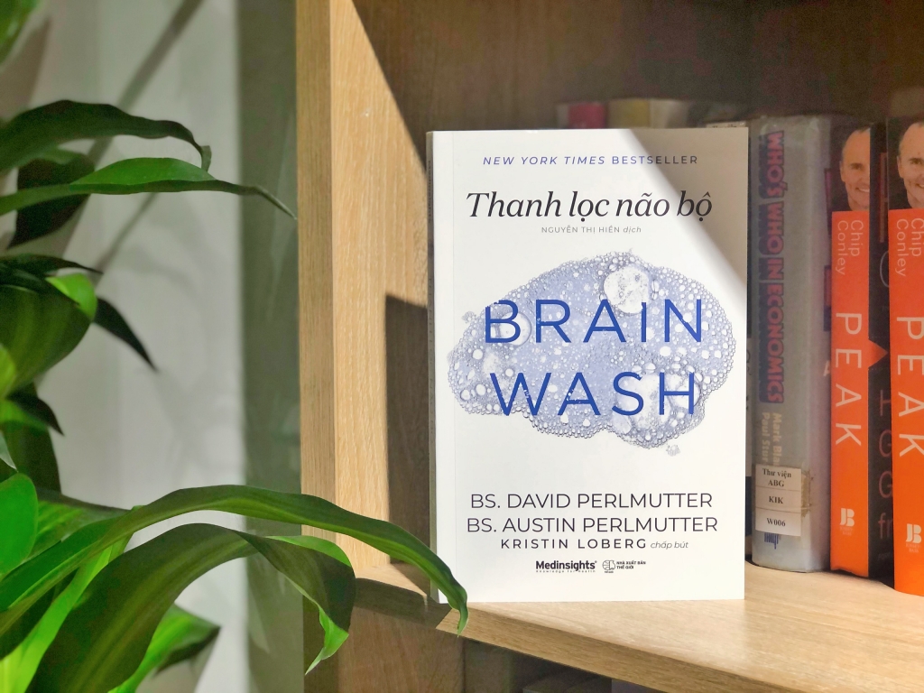 Giúp bạn đọc Thủ đô bồi dưỡng kiến thức về não bộ với hai cuốn sách của bác sĩ thần kin học David Perlmutter