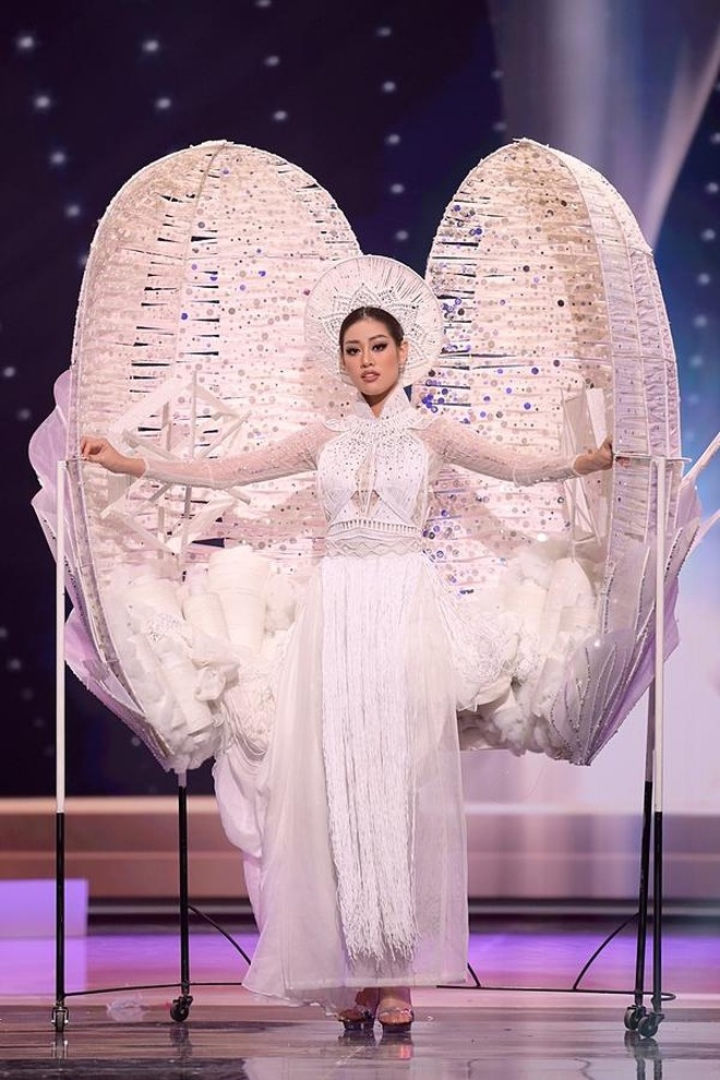 Khánh Vân “mất điểm” tại phần thi trang phục dân tộc “Miss Universe 2021” 