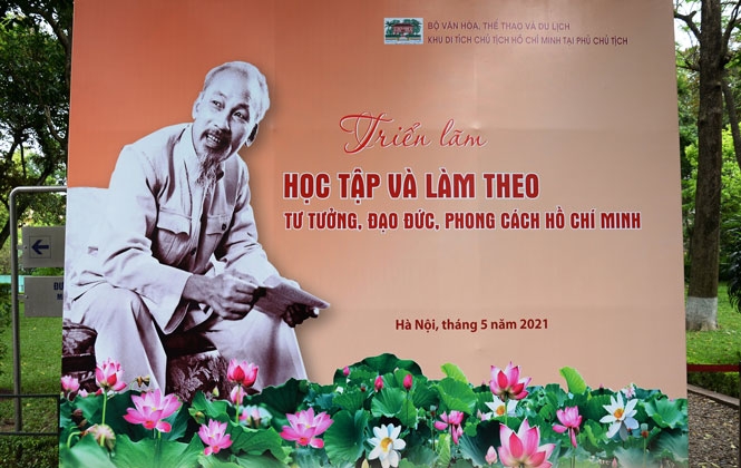 Pano triển lãm ''Học tập và làm theo tư tưởng, đạo đức, phong cách Hồ Chí Minh''