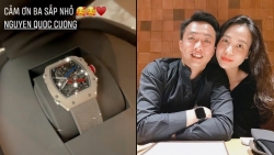 Tin tức giải trí mới nhất ngày 19/5: Doanh nhân Nguyễn Quốc Cường tặng vợ đồng hồ có giá bằng cả căn hộ
