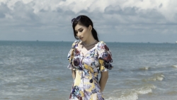 Á hậu Ngọc Thảo comeback với hình ảnh nàng thơ trên bãi biển