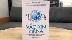 Cuốn sách "Vắc-xin mRNA: Cuộc chinh phục đại dịch COVID-19 từ cái nhìn trong cuộc"
