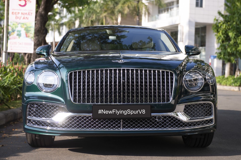 Những hình ảnh đầu tiên được bật mí của Bentley Flying Spur V8 2022