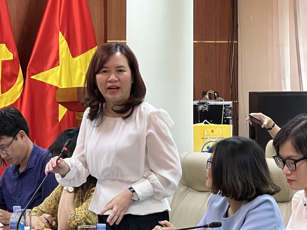 Tiến sĩ Nguyễn Nữ Tâm An (thuộc nhóm tác giả tài liệu) chia sẻ tại buổi hội thảo