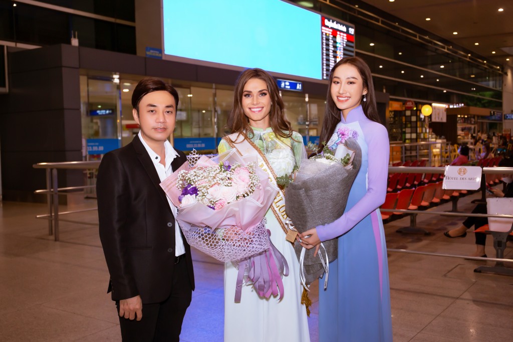 Từ trái qua: Đỗ Kim Khánh; Miss Global International 2019 Karolína Kokešová và Đoàn Hồng Trang