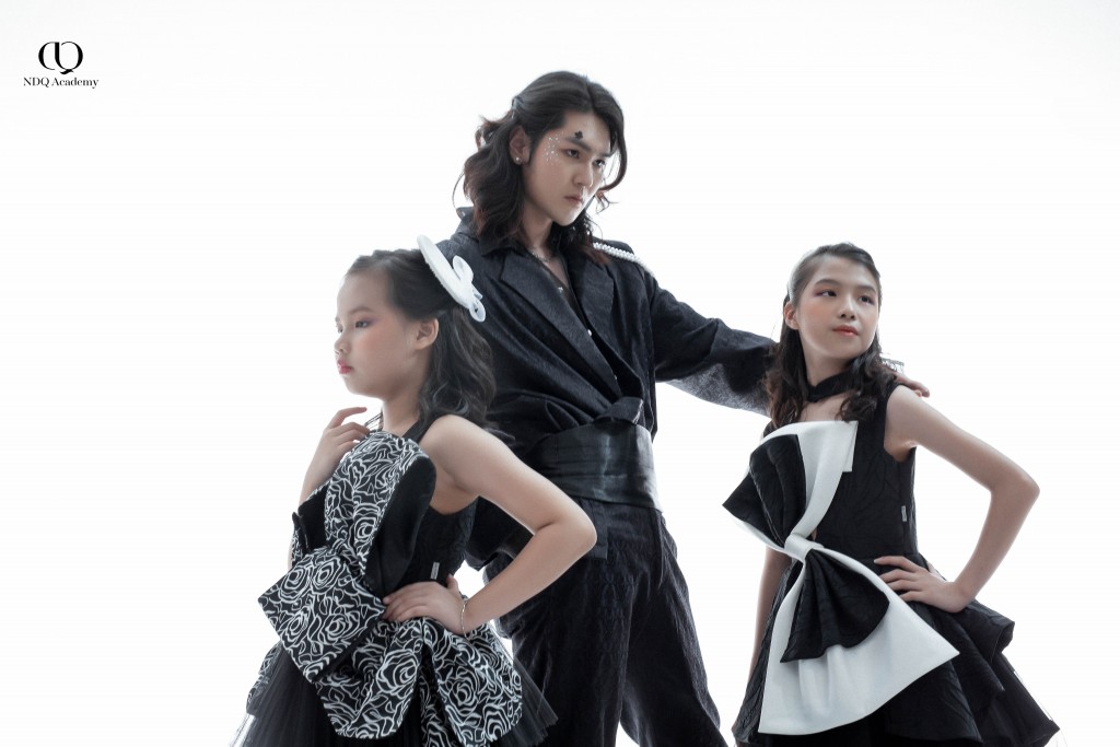 Từ trái qua: Bé Trúc Lam, Nguyễn Đình Quyền và bé Bảo Hân Từ trái qua: Bé Trúc Lam, Nguyễn Đình Quyền và bé Bảo Hân