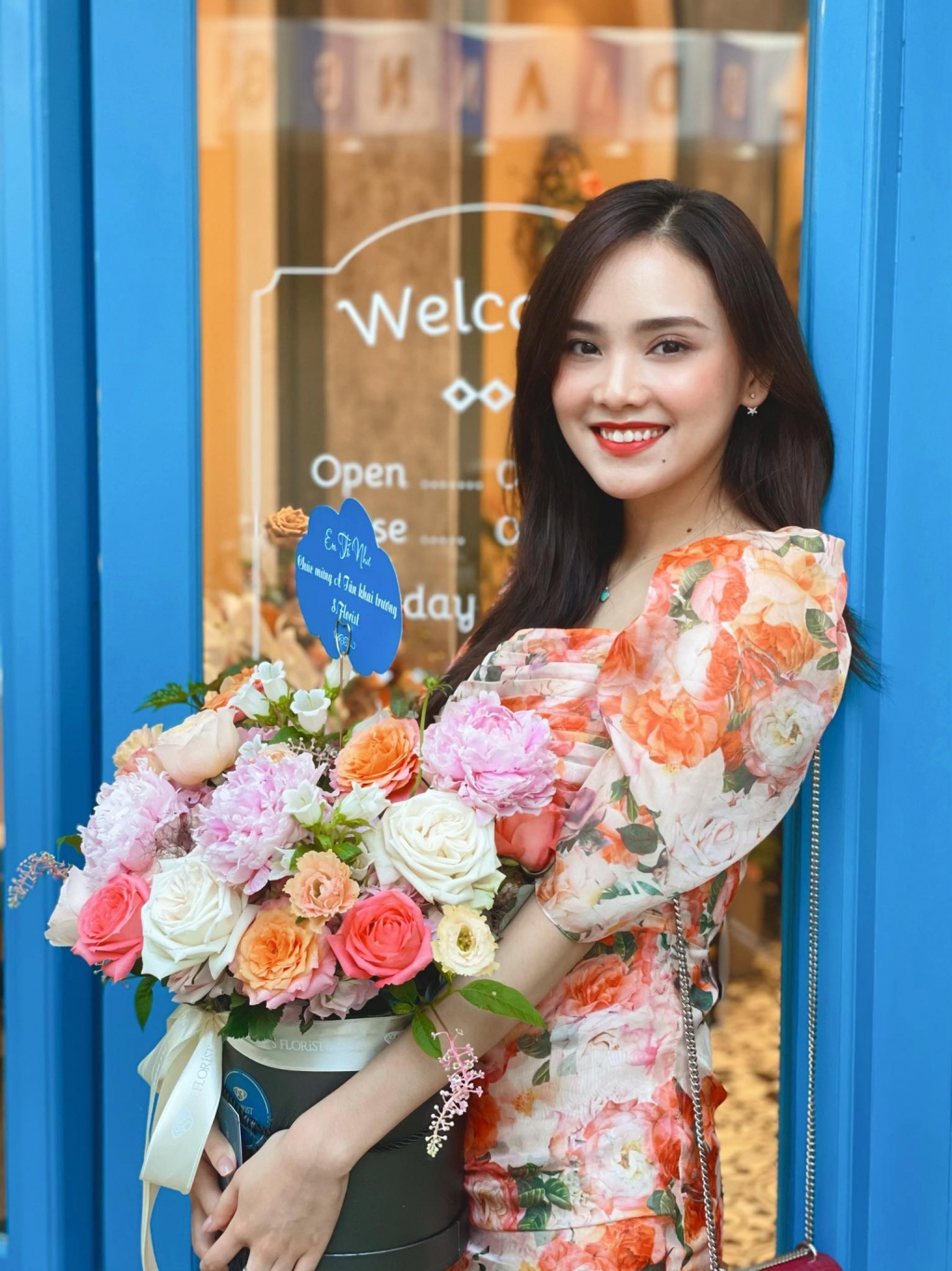 Hoa hậu Ngọc Hân, Mỹ Linh trổ tài cắm hoa tại S Florist