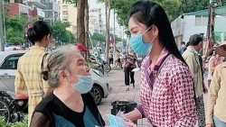 Tin tức giải trí mới nhất ngày 14/6: Kim Huyền Sâm tặng quà người nghèo ở Hà Nội