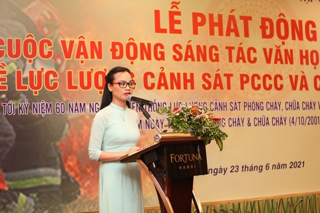 Nhà báo Vương Minh Huệ, Tổng Biên tập Tạp chí Người Hà Nội, Trưởng Ban tổ chức phát biểu tại lễ phát động