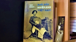 Xuất bản cuốn sách "Buổi đầu nhiếp ảnh Việt Nam"