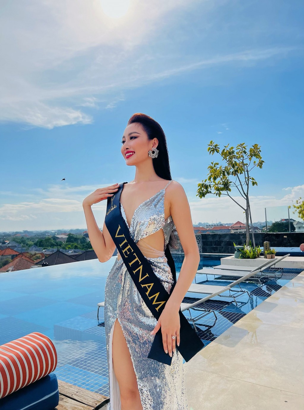 Đoàn Hồng Trang  được các thí sinh Miss Global 2022 yêu mến