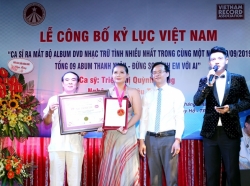 Triệu Trang nhận kỷ lục Guinness nghệ sĩ ra cùng lúc nhiều DVD nhất Việt Nam