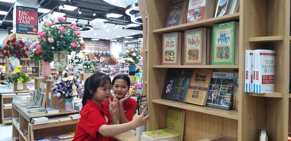 0055 tuyen quang check in tyi chy nhyn sy qua tyng tan viyt bookstore